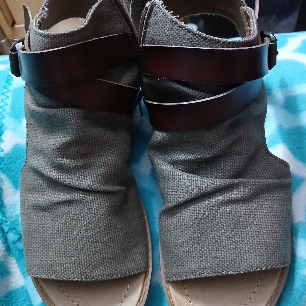 Blowfish Women's Sandals with Brown Straps